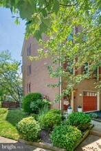 7531 Chrisland Cove in Falls Church, VA - Foto de edificio - Building Photo