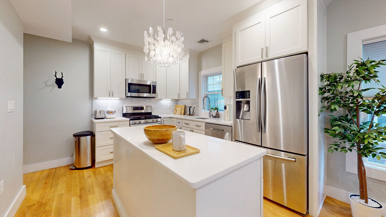 186 Havre St, Unit 2 in Boston, MA - Building Photo