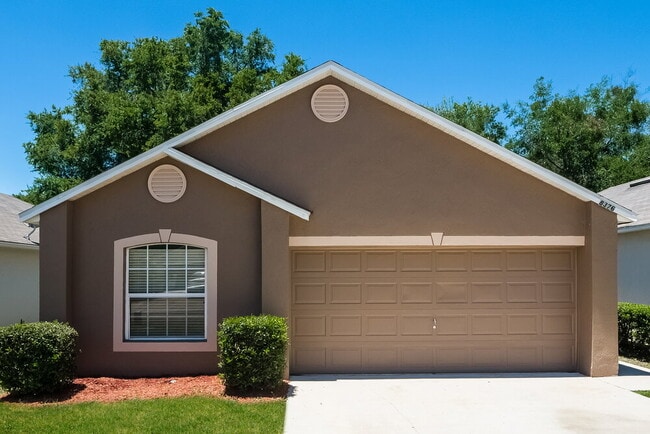 property at 8376 Oak Crossing Dr W
