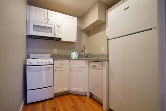 1055 Beacon St in Brookline, MA - Building Photo - Building Photo