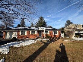 1304 4th Ave SW in Waverly, IA - Building Photo