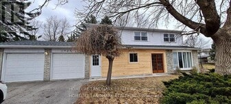 1056 Wayne Dr in Newmarket, ON - Building Photo