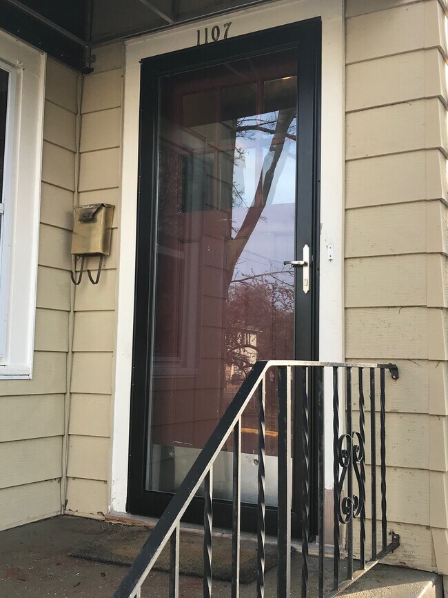 1105 Emerald St, Unit 1107 in Madison, WI - Foto de edificio - Building Photo