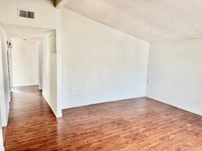 3808 San Novado Way in North Highlands, CA - Foto de edificio - Building Photo