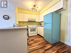 41 Vly Vw Rd in Kitchener, ON - Building Photo - Building Photo