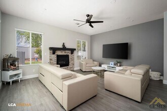 2917 Barrowby St in Bakersfield, CA - Building Photo - Building Photo