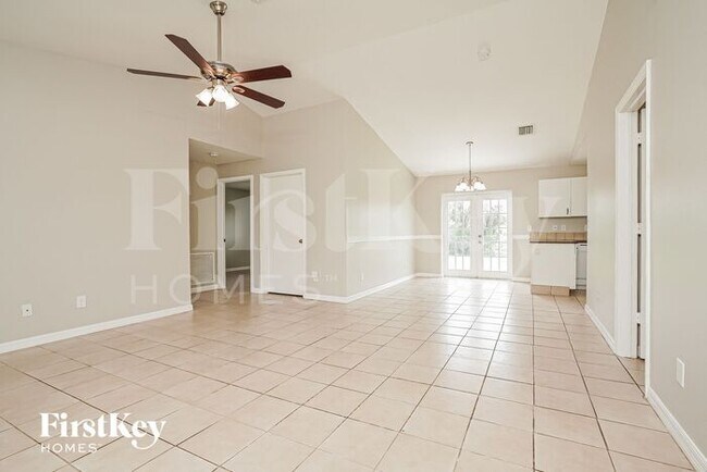 3807 La Rue St in Ft. Myers, FL - Building Photo - Building Photo