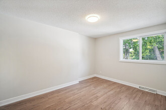 Saint-James in Gatineau, QC - Building Photo - Building Photo
