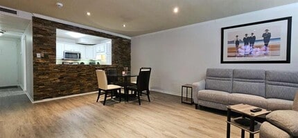 2965 Pharr Ct S Northwest in Atlanta, GA - Foto de edificio - Building Photo