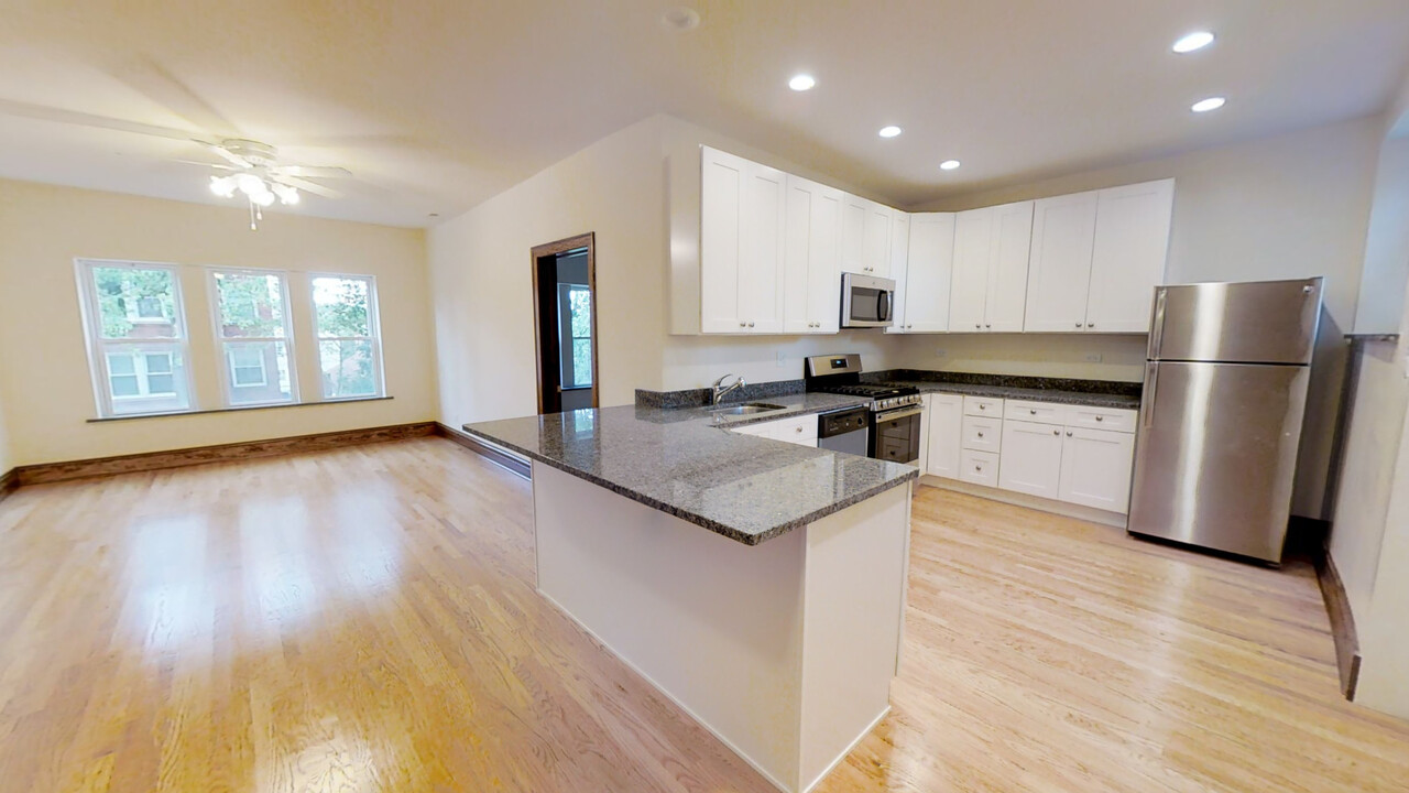 4901 N Whipple St, Unit 4907-1W in Chicago, IL - Building Photo