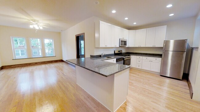 4901 N Whipple St, Unit 4907-1W