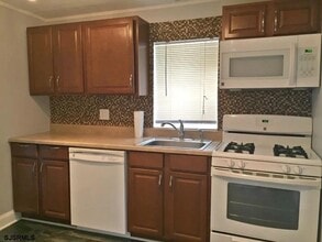27 Elm Ave, Unit #1 in Linwood, NJ - Building Photo - Building Photo