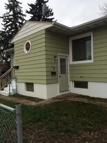 108 11th Ave SE in Minot, ND - Building Photo