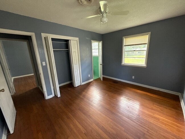 1054 Deryll St in Jackson, MS - Building Photo - Building Photo