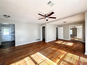 1607 Herschel St in Arlington, TX - Building Photo - Building Photo