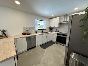 1118 Brookmont Ave E in Jacksonville, FL - Building Photo - Building Photo