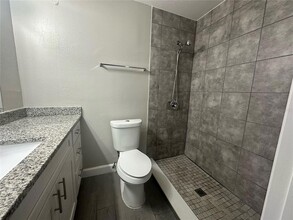 4736 Walden Cir in Orlando, FL - Foto de edificio - Building Photo