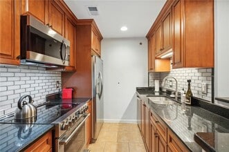 3203 Lenox Rd NE in Atlanta, GA - Building Photo - Building Photo