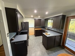 5252 116th Pl SE in Bellevue, WA - Building Photo - Building Photo