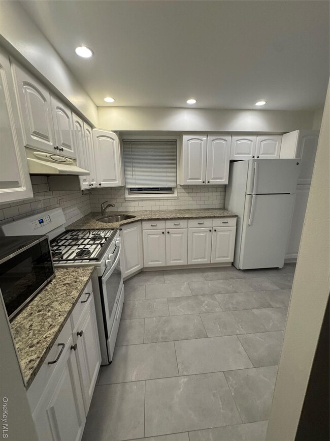43-04 72nd St in Queens, NY - Building Photo - Building Photo