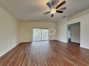 1044 Summer Breeze Dr in Brandon, FL - Building Photo - Building Photo