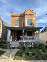 3029 N Haussen Ct, Unit Apt 1 in Chicago, IL - Building Photo