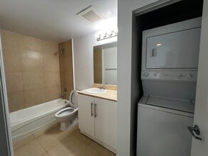 520 NE 26th St, Unit A2 in Miami, FL - Building Photo - Building Photo