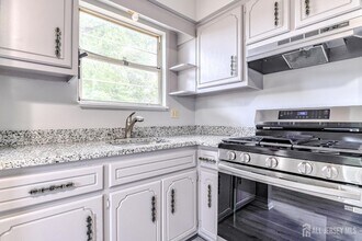 204 Wilton Ave in Middlesex, NJ - Foto de edificio - Building Photo