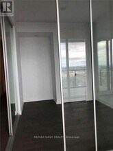 488 University Ave in Toronto, ON - Building Photo - Building Photo