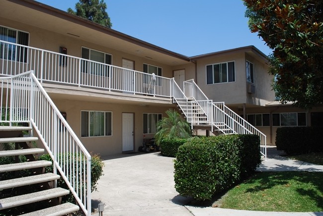 Clifton Plaza Apartments in Anaheim, CA - Building Photo - Building Photo