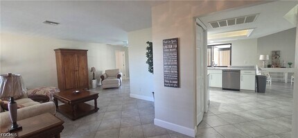 534 SE 34th Terrace in Cape Coral, FL - Building Photo - Building Photo