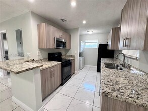 206 NW 5th Ave in Dania Beach, FL - Building Photo - Building Photo