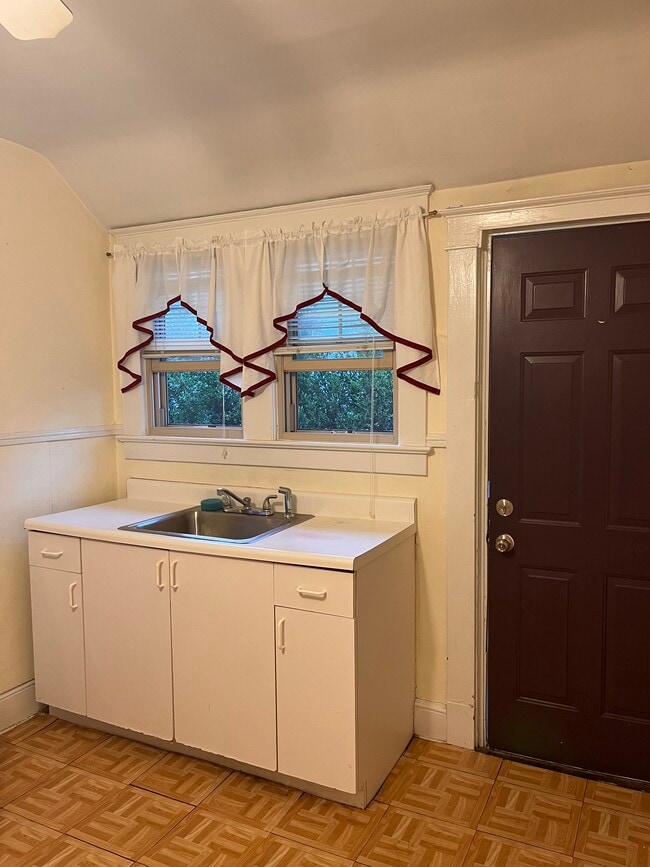 79 Foster Ave in Sayville, NY - Building Photo - Building Photo