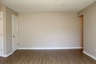 2725-2743-2743 SE Taylor St in Portland, OR - Building Photo - Building Photo