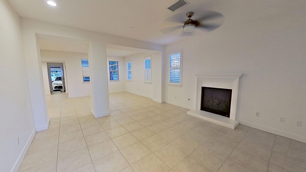 7867 Whimbrel Ln in Goleta, CA - Building Photo