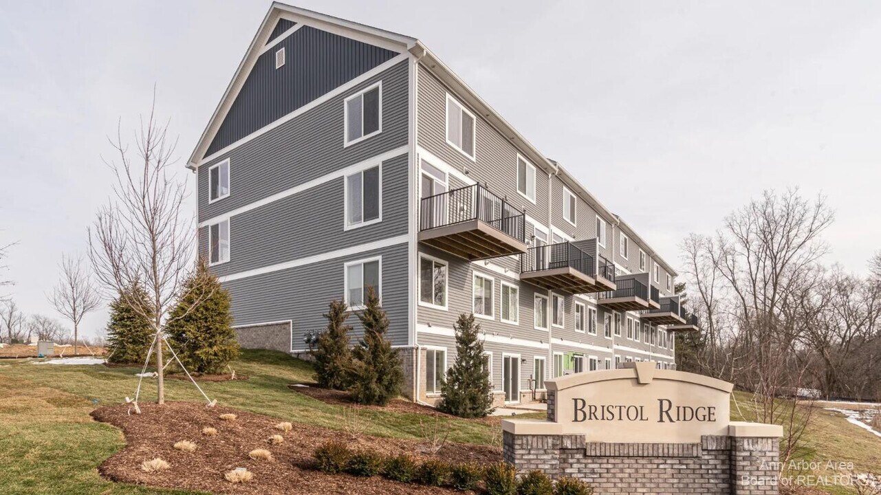 2721 Bristol Rdg Dr in Ann Arbor, MI - Building Photo