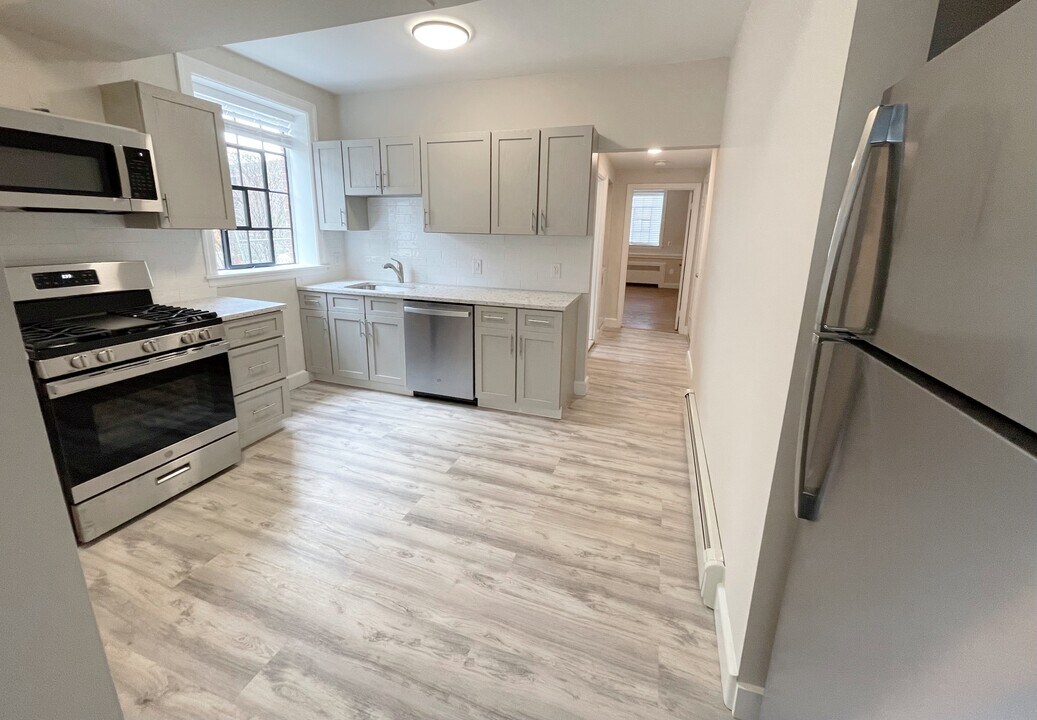 98 Sewall Ave, Unit A in Brookline, MA - Building Photo