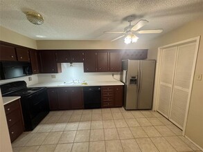 5842 Sampley Way in Houston, TX - Building Photo - Building Photo
