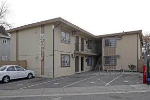 2536 Traction Ave in Sacramento, CA - Building Photo