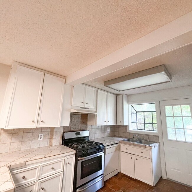 1464 Pine St in Tallahassee, FL - Building Photo - Building Photo