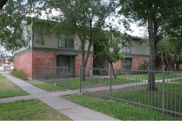 Courtyard Apartments in Harlingen, TX - Foto de edificio