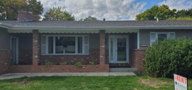 property at 2002 Glendale Ln