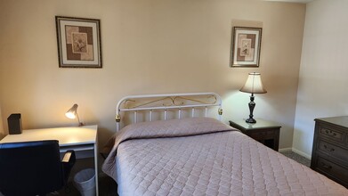 271 Regency Park Dr, Unit 271 in Agawam, MA - Building Photo - Building Photo