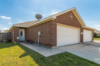 456 Canvas Ct in Crowley, TX - Building Photo - Building Photo