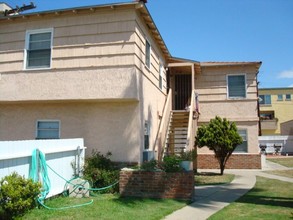 724-740 Emerald St in San Diego, CA - Building Photo - Building Photo