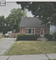 135 Allenby Ave in Toronto, ON - Building Photo