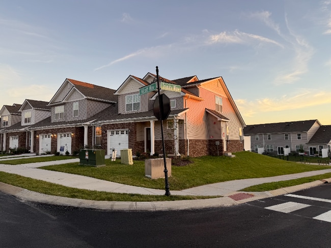 425 Alcott Wy in Spring Hill, TN - Foto de edificio - Building Photo