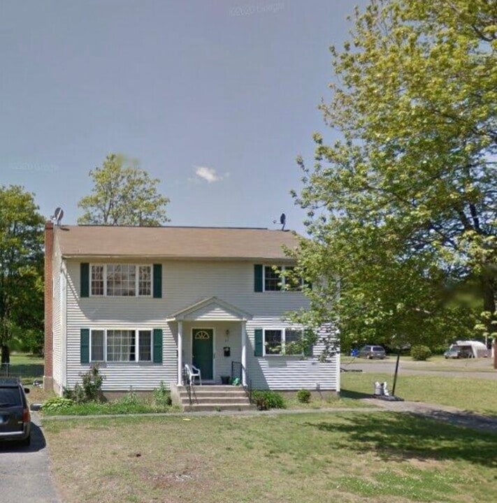 23 Lownds Dr, Unit # 23 in Windsor Locks, CT - Foto de edificio