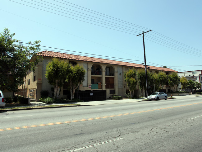 15928 Vanowen St in Van Nuys, CA - Building Photo - Building Photo