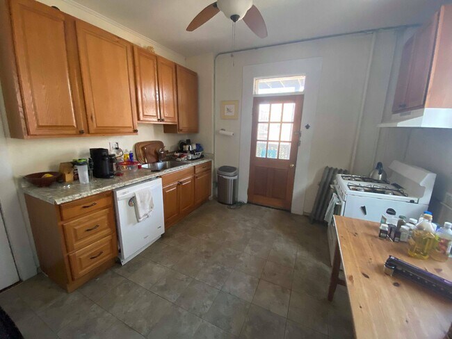 12 Royce Rd, Unit 3 in Boston, MA - Building Photo - Building Photo